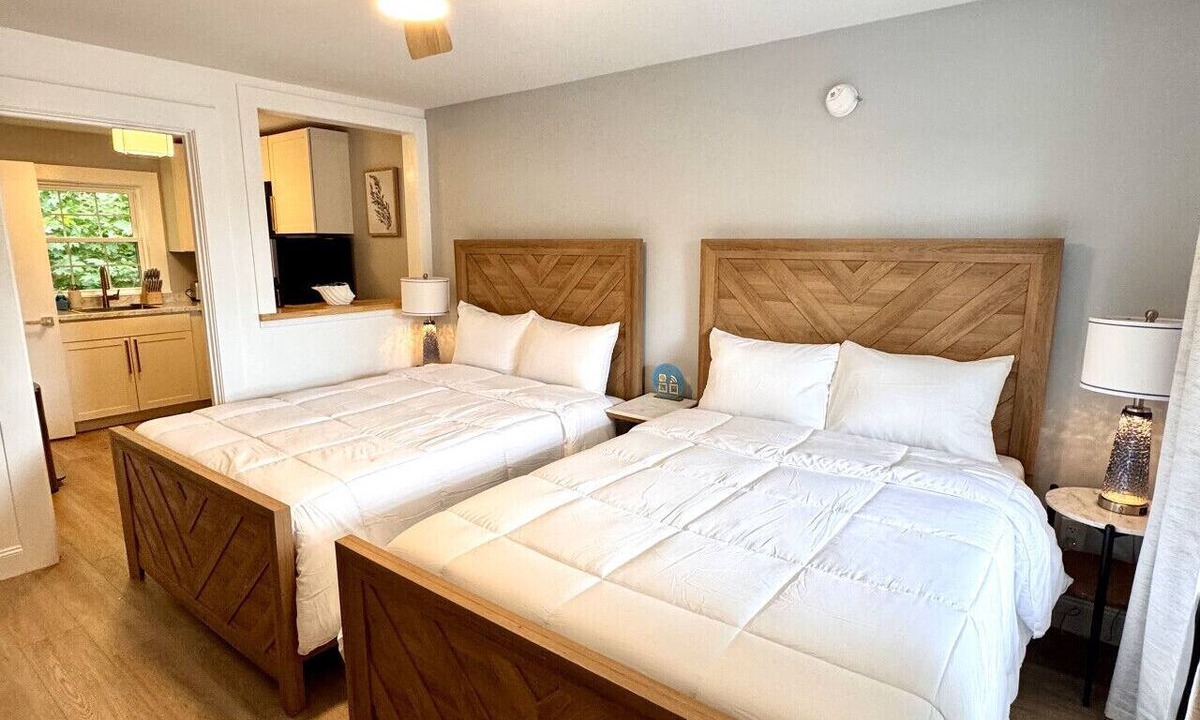 Old Orchard Beach Condo | Heated Saltwater Pool Short Walk to Beach Pier 11