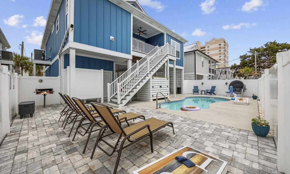 North Myrtle Beach House | HeatedPoolOasis, 2MinWalk2Beach, BeachGear, Golf
