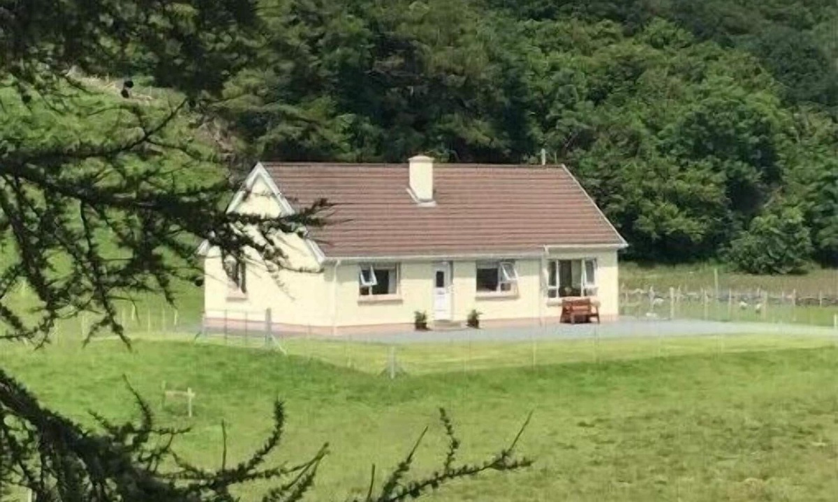 Carrigart House | Heather Cottage, Creeslough, Co Donegal. F92 F853
