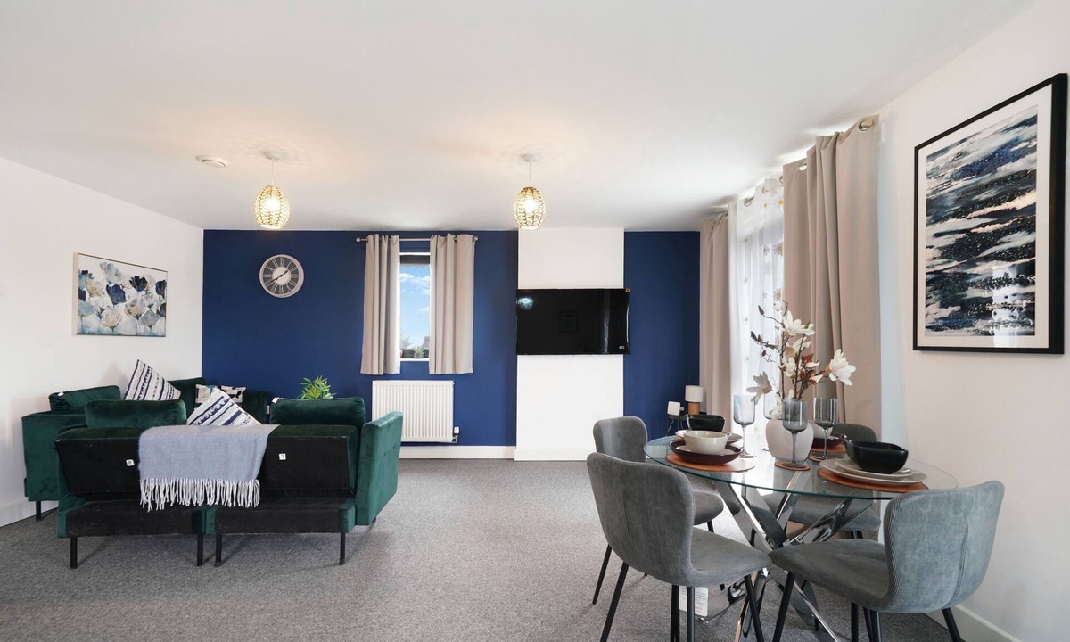 George Green Apartment | Heathrow Gateway Apartments with Private Parking13