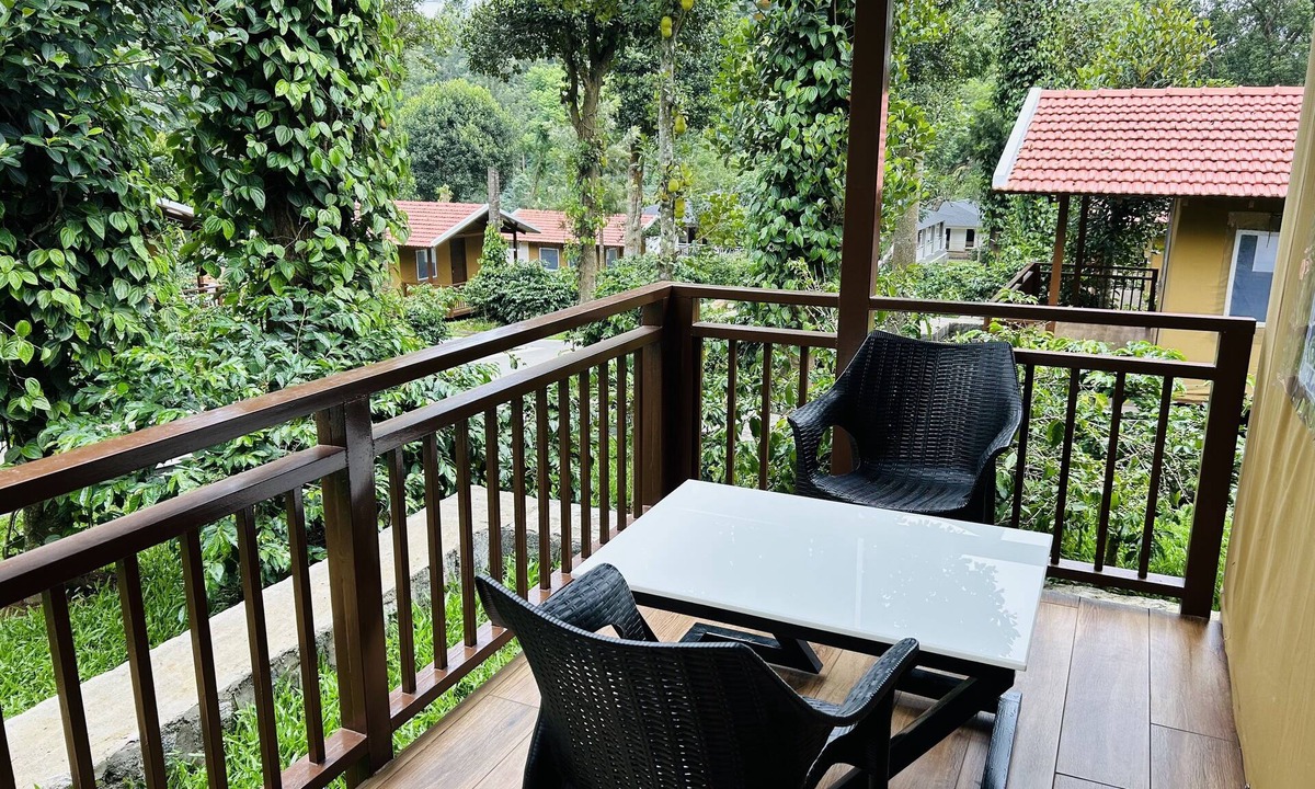Yercaud Hotel | Heaven's Ledge