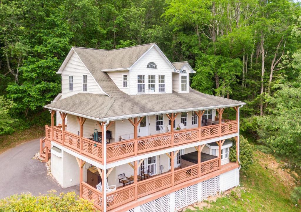 Seven Devils House | Heavenly Hills Lodge