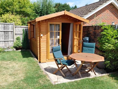 Petersfield House | Heidi's Hideaway, Quirky wood cabin in Petersfield
