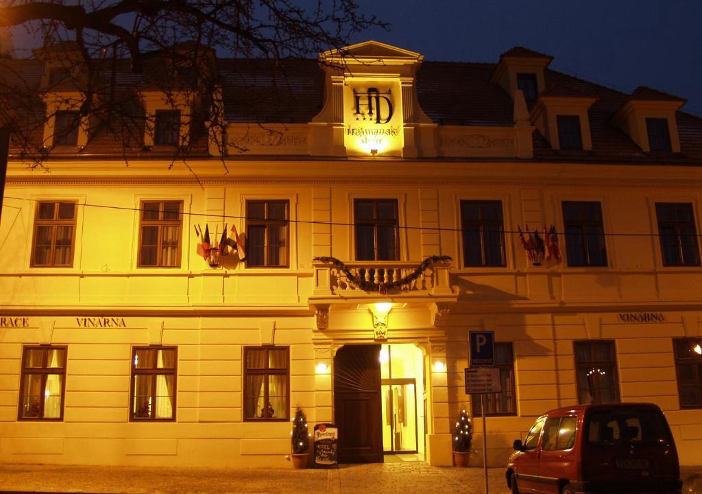 Slany Hotel | Hejtmanský dvůr