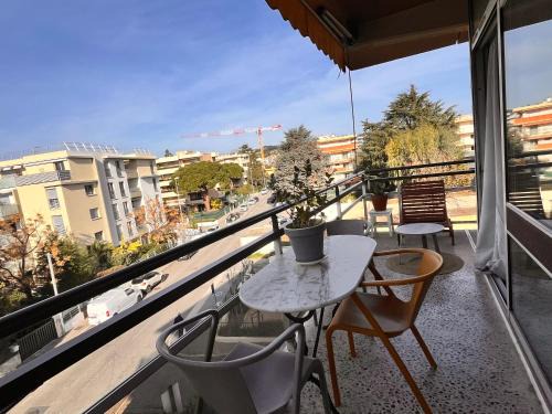 Saint-Laurent-du-Var Apartment | Heliotel Marine Studio 30m2 très lumineux avec terrasse 17m2 au 3eme étage