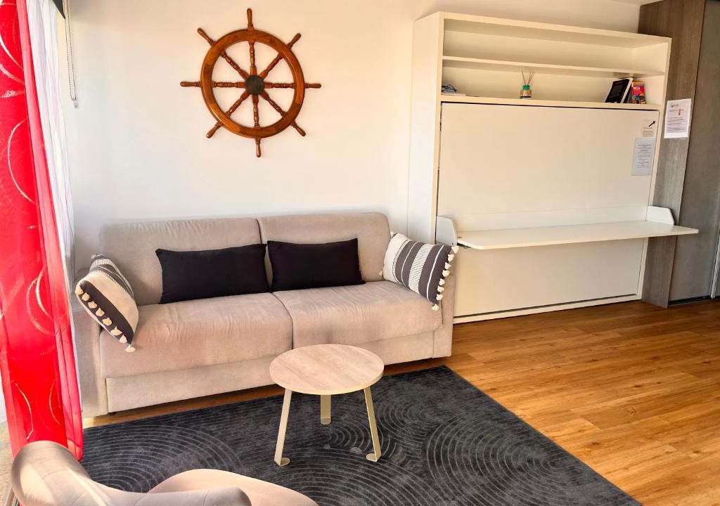 Saint-Laurent-du-Var Apartment | Heliotel Marine Studio avec balcon au 4eme étage à 200m de la mer