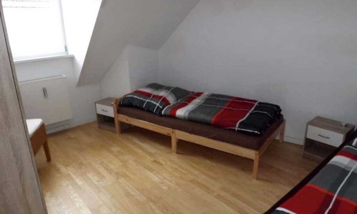 Floß Apartment | Helle Dachstudio Fewo mit moderner Einbauküche