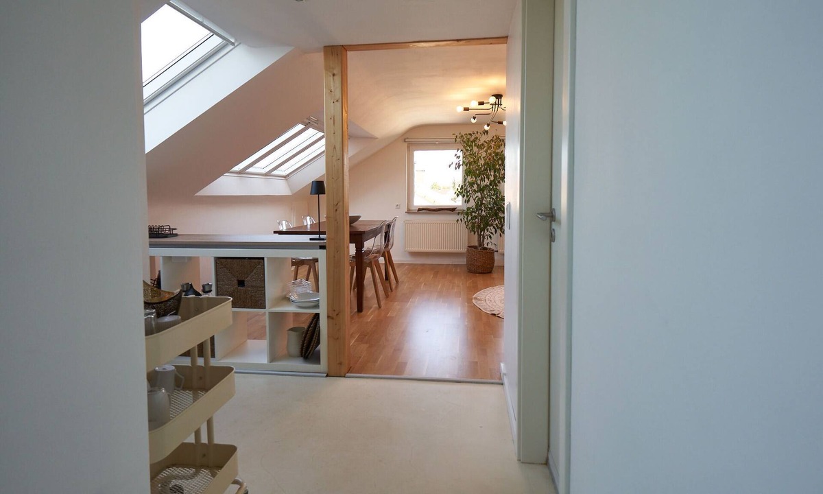 Freiberg am Neckar Apartment | Helle, Gemütliche Dachgeschosswohnung mit Blick Über das Neckartal