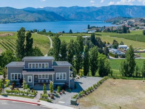 Chelan House | Hello Sunshine #51