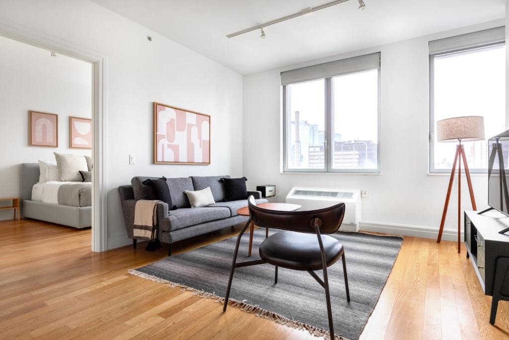 Hell's Kitchen Apartment | Hells Kitchen 2BR w Elevator nr Central Park NYC-523