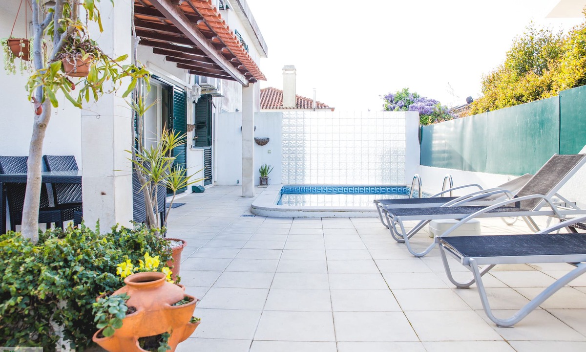 Carcavelos Hostel | Help Yourself Hostels Carcavelos Coast