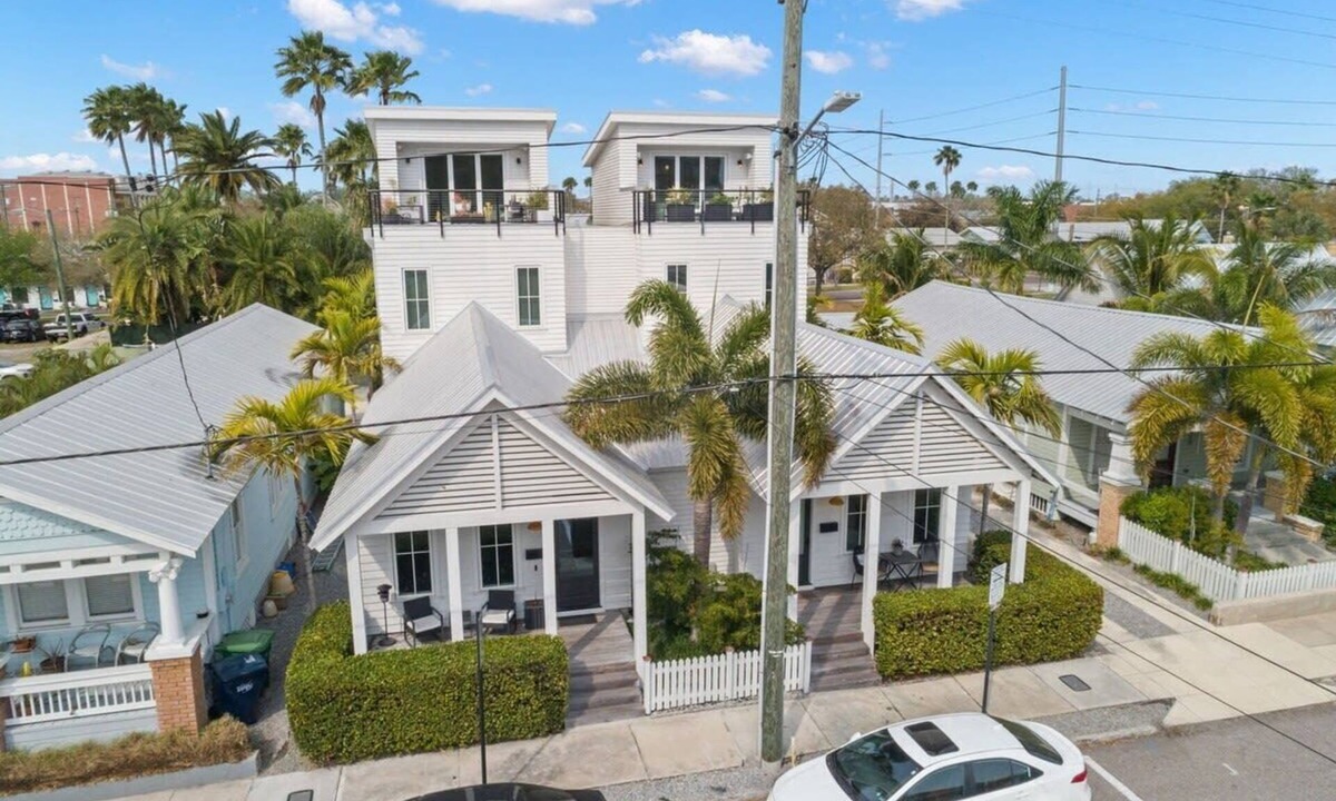 Historic Ybor House | Hemingway at Angels Quarter | Luxury Home!