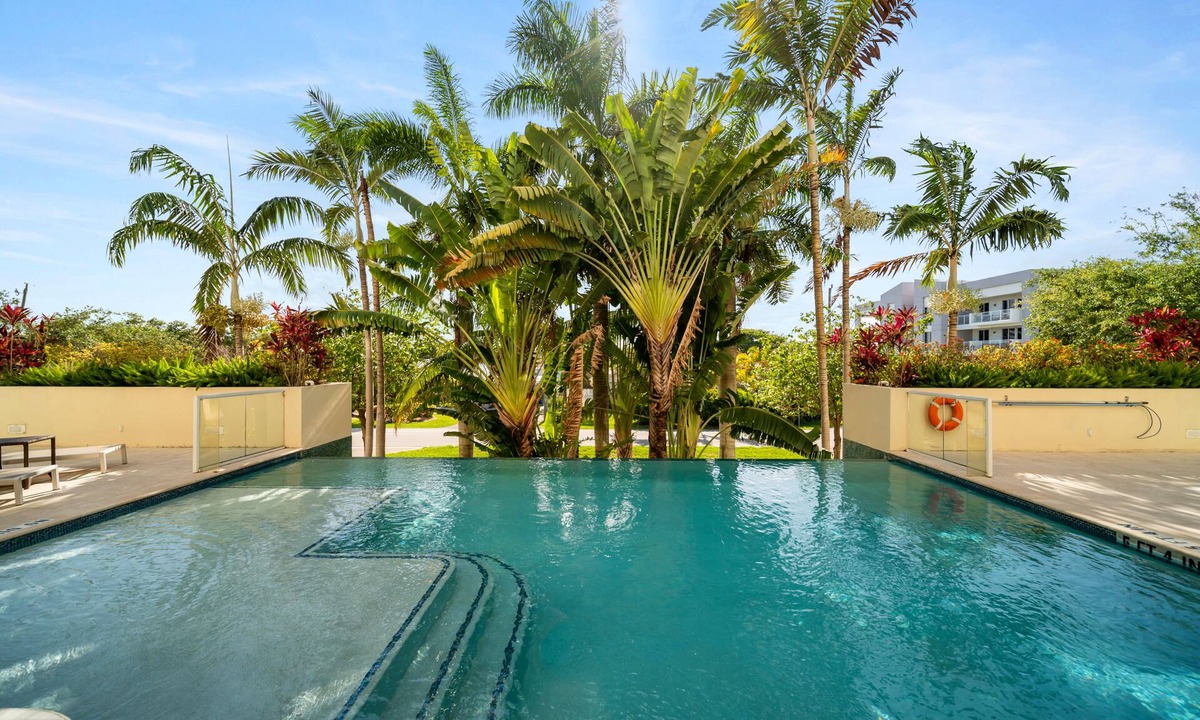 Deerfield Beach Condo | Hemingway Coast to Coast Intracoastal Water View! 2 blocks to Beach &Pickleball