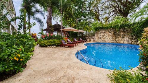 Gibbs Bay Villa | Hemingway House Blue Sky Luxury