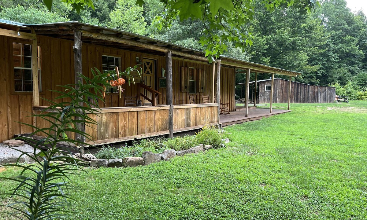 Jamestown Cabin | Hemlock Hollow-Secluded wilderness cabin bordering Park