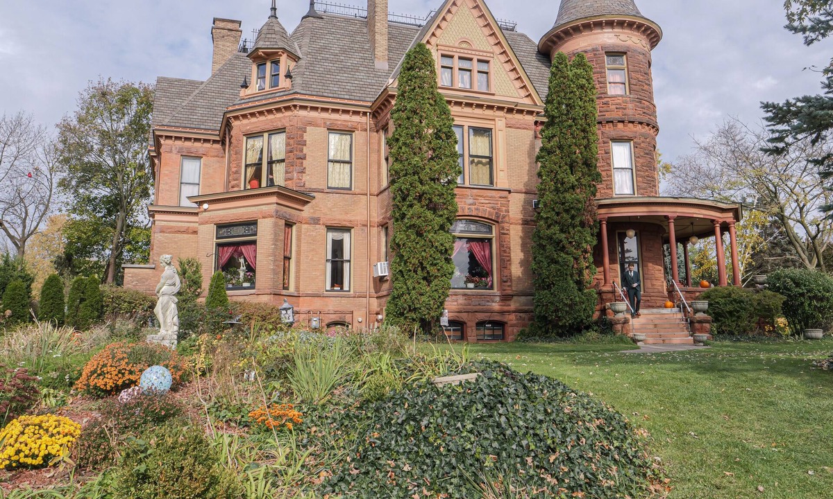 West Main HIll Bed & Breakfast | Henderson Castle