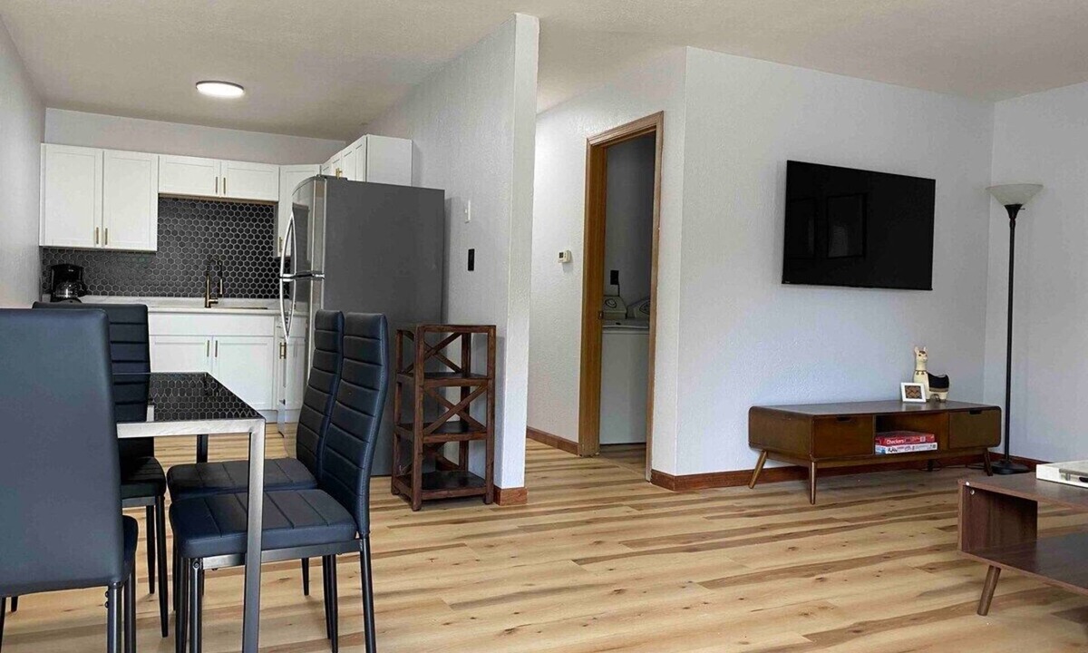 Henderson Apartment | Henderson Haven/KING 2BD/1BA Apartment