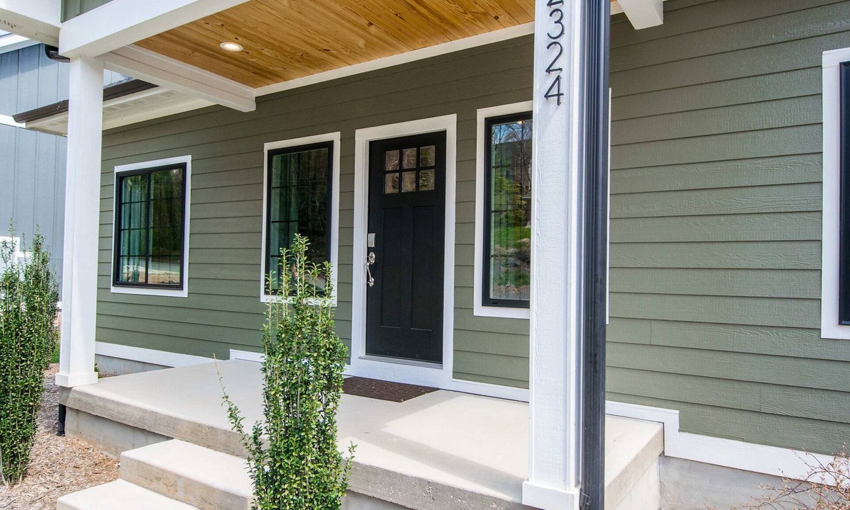 Balfour House | Hendersonville Duplex Sleeps 8 Free Tix