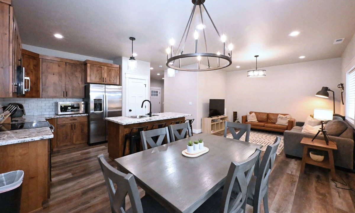 Ashton Condo | Henry’s Fork Retreat Modern 3BR AC Garage