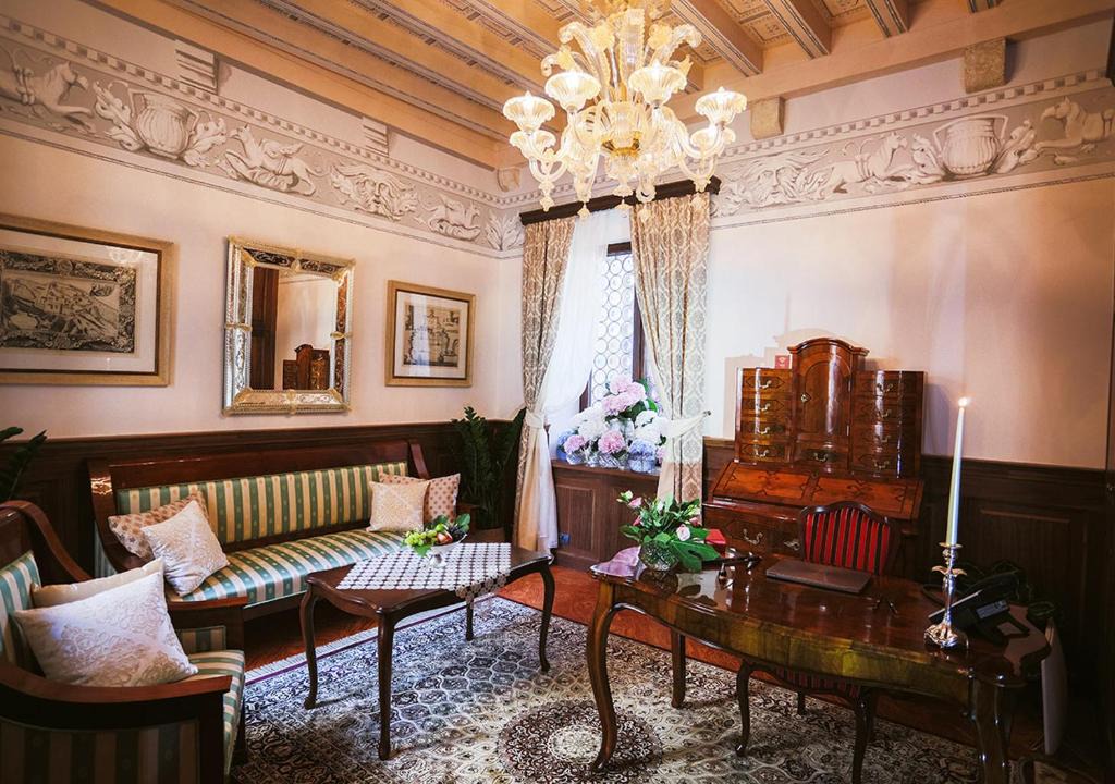 Old Town Hotel | Heritage Hotel Cardo