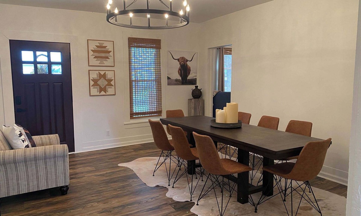 Carrollton House | Heritage House- 3 Bed, 1 Bath Newly Remodeled Modern Whole House Rental, Yard
