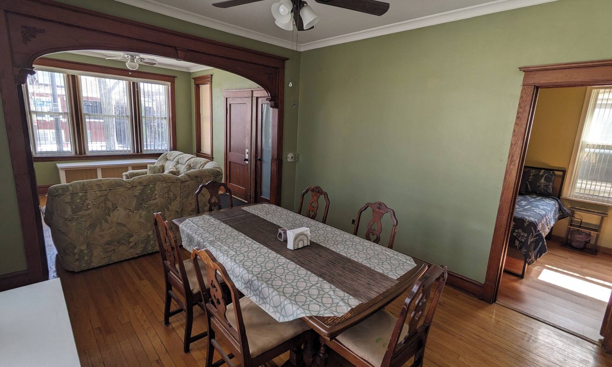 Cicero House | Heritage Natural Light & Wood 2-bedroom Bungalow Unit in Northwest Cicero