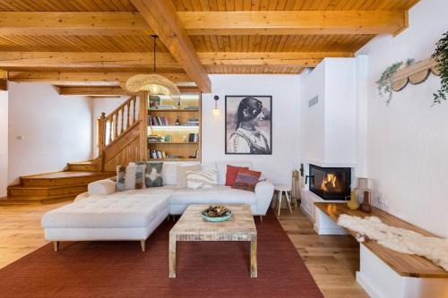 Bran Villa | Heritage Villa Predelut - Fireplace & Baby Crib