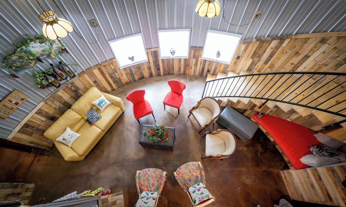 Mount Sterling Bed & Breakfast | Hermann Grain Bins BNB and Retreat Center Foghorn Leghorn GUEST grain bin