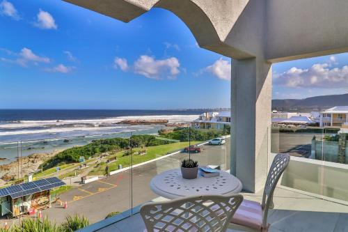 Voelklip House | Hermanus Beachfront Lodge