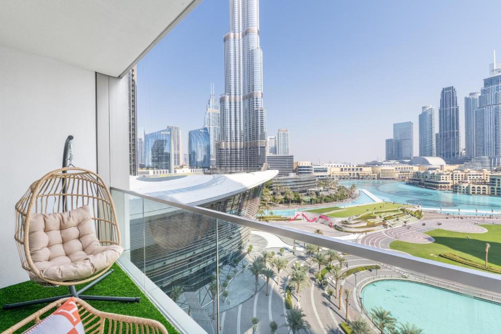 Downtown Dubai Apartment | Hermes-Style 2BR, Full Burj Khalifa View - Infinity Pool - Full Fountain View