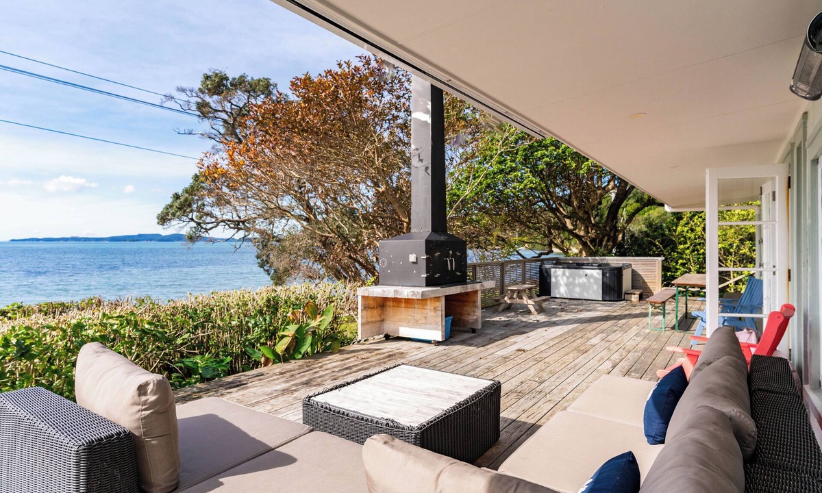 Snells Beach House | Herons Hideaway - Snells Beach Holiday Home