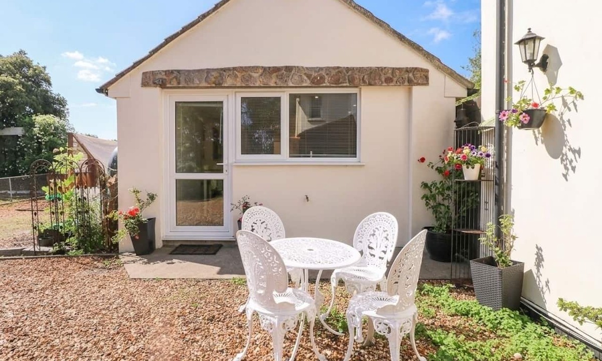 Hinton Blewett Cottage | HERRIOTTS BRIDGE COTTAGE ANNEX, romantic in Bishop Sutton