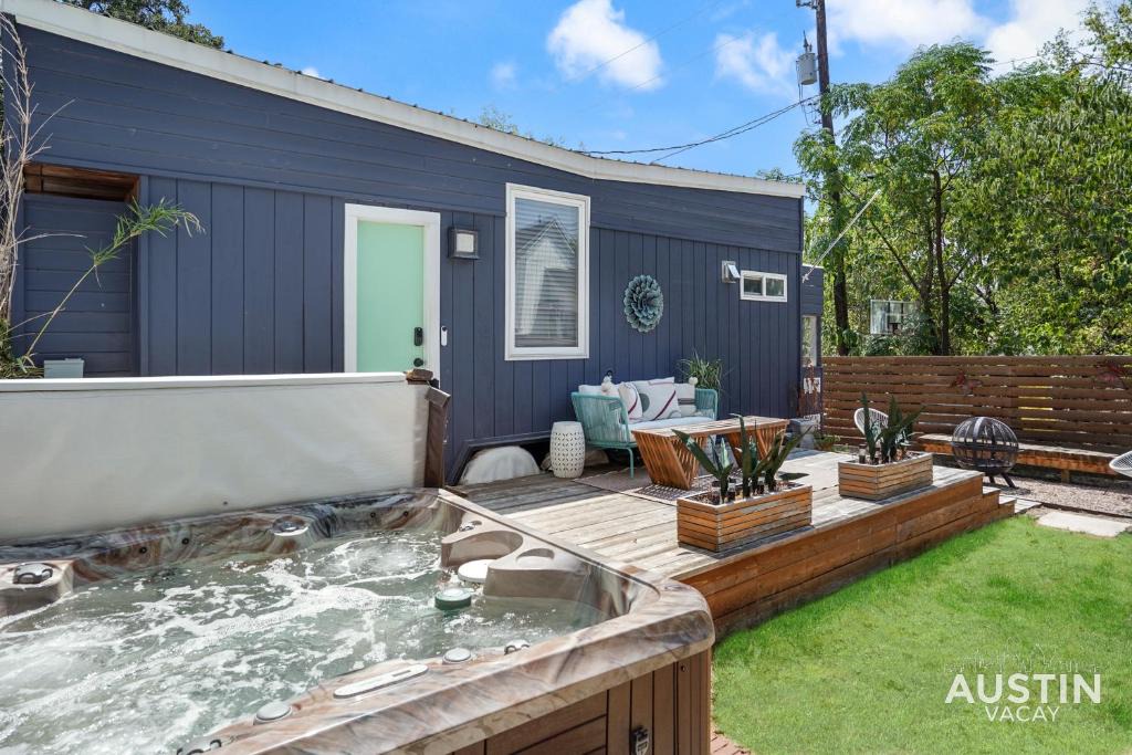 Blackshear-Prospect Hill Apartment | HGTV Featured Tiny Home w Hot Tub Near East 6th St