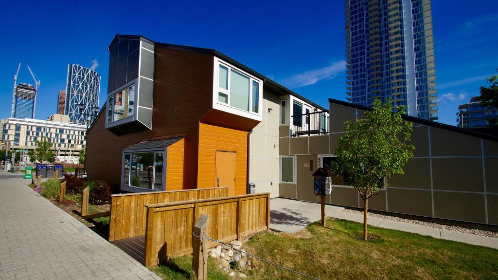 East Village Hostel | HI Calgary City Centre - Hostel