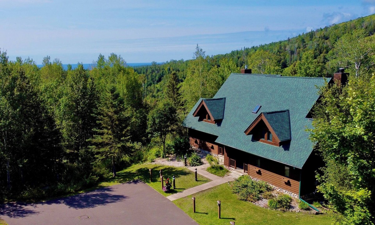 Lutsen House | Hibernation House at Lutsen, Hibernation House at Lutsen