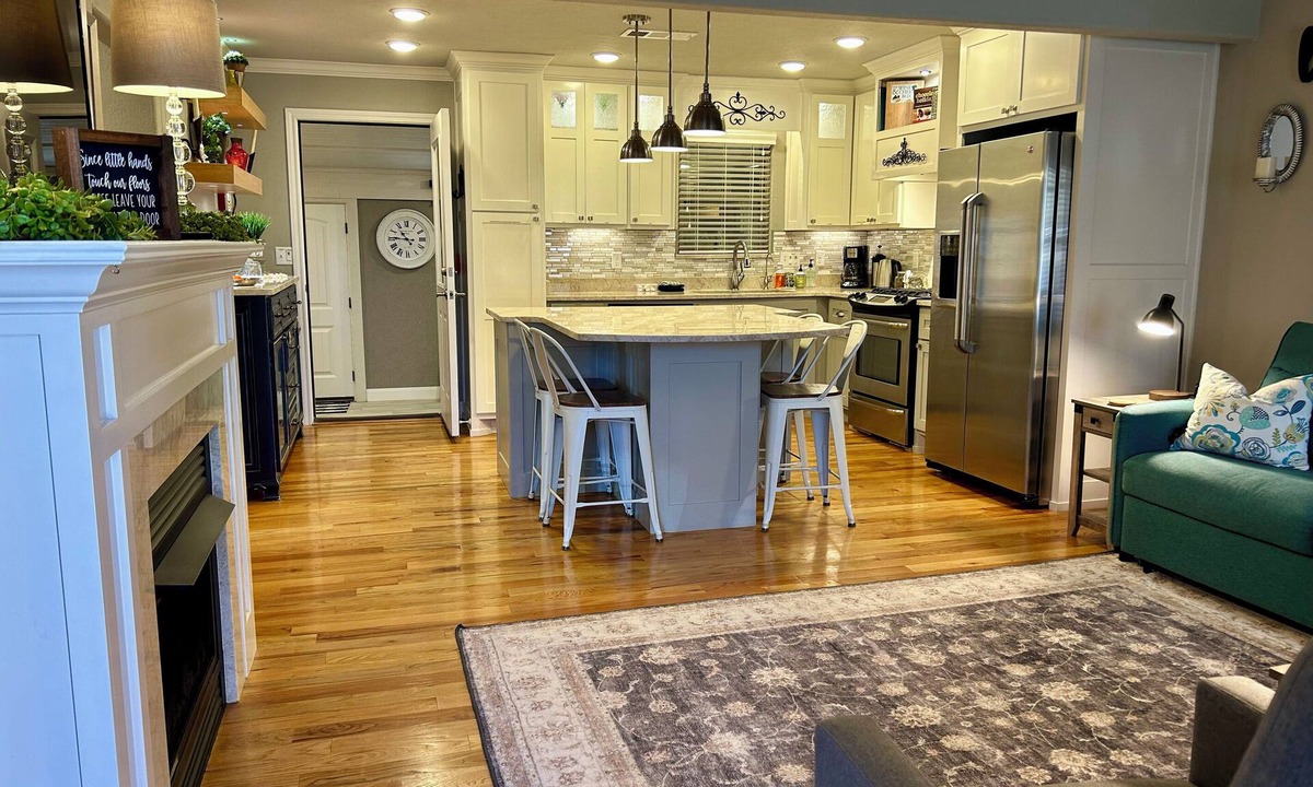 Amarillo House | Hibiscus House Centrally Located In Amarillo