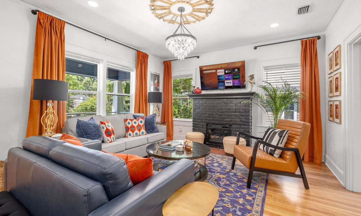 Gainesville House | Hibiscus Park Bungalow- Walk To UF/Luxury Home/Hot Tub