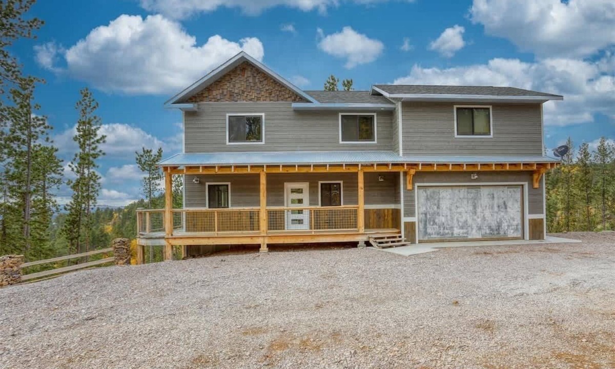 Lead House | Hickok’s Bluff – Spacious Black Hills Cabin with Views, Hot Tub & Game Room