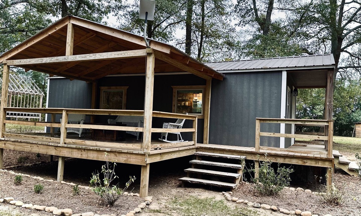 Cedar Bluff Cabin | Hickory Cabin @ Little River Hideout - Cozy tiny home right on Little River