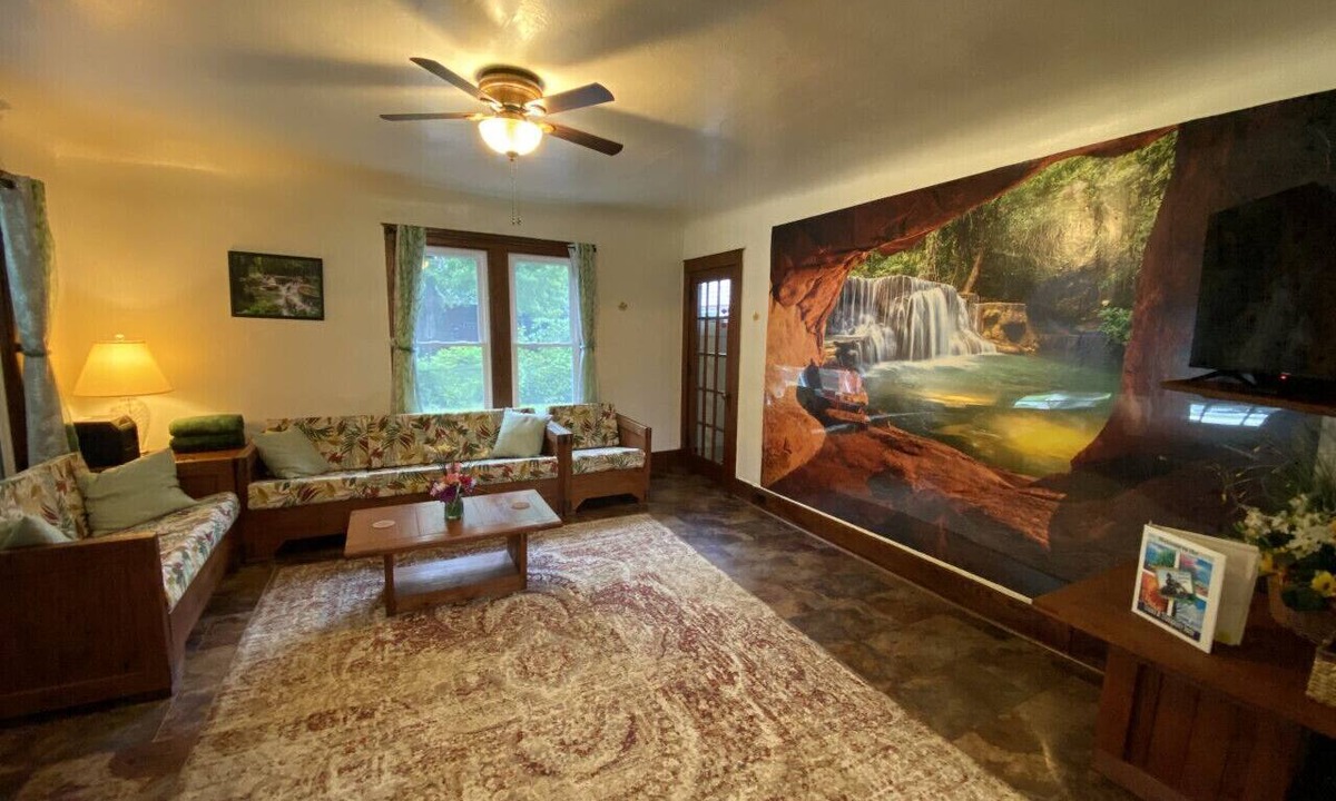 Davison Apartment | Hidden Charm Suites - TNT Suite, Downtown Retreat