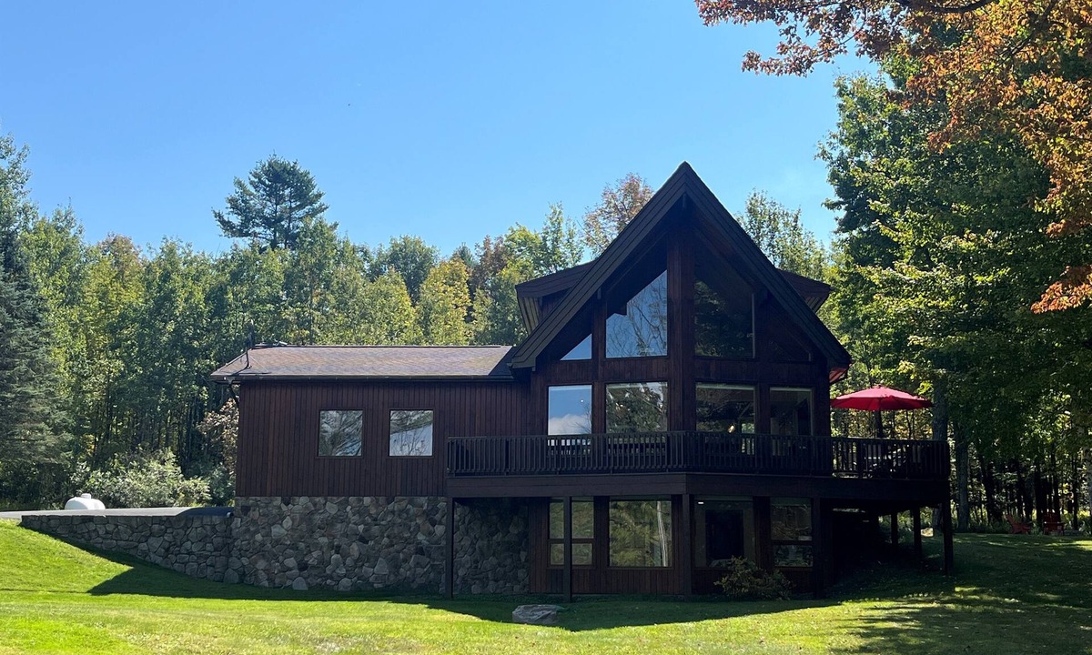 Laurens House | Hidden Creek Lodge - Quiet cabin tucked in the woods, contemporary decor