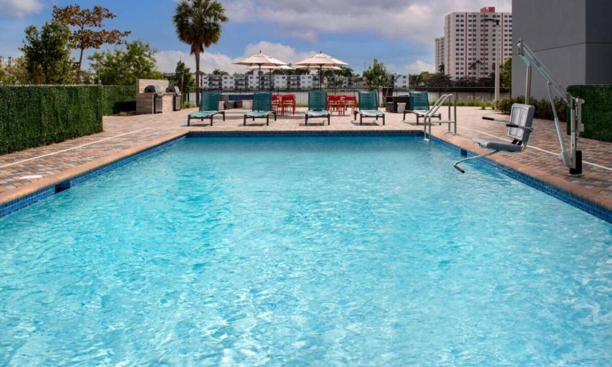 Ludlam House | Hidden Gem! 3 Awesome Units, Pets Allowed and On-site Pool, Near Bayfront Park!