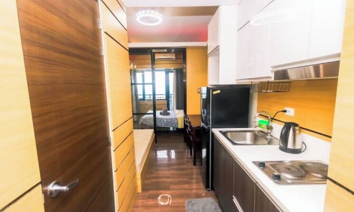 San Antonio Apartment | Hidden Gem Coolest Crash spot Makati Swim Gym Park