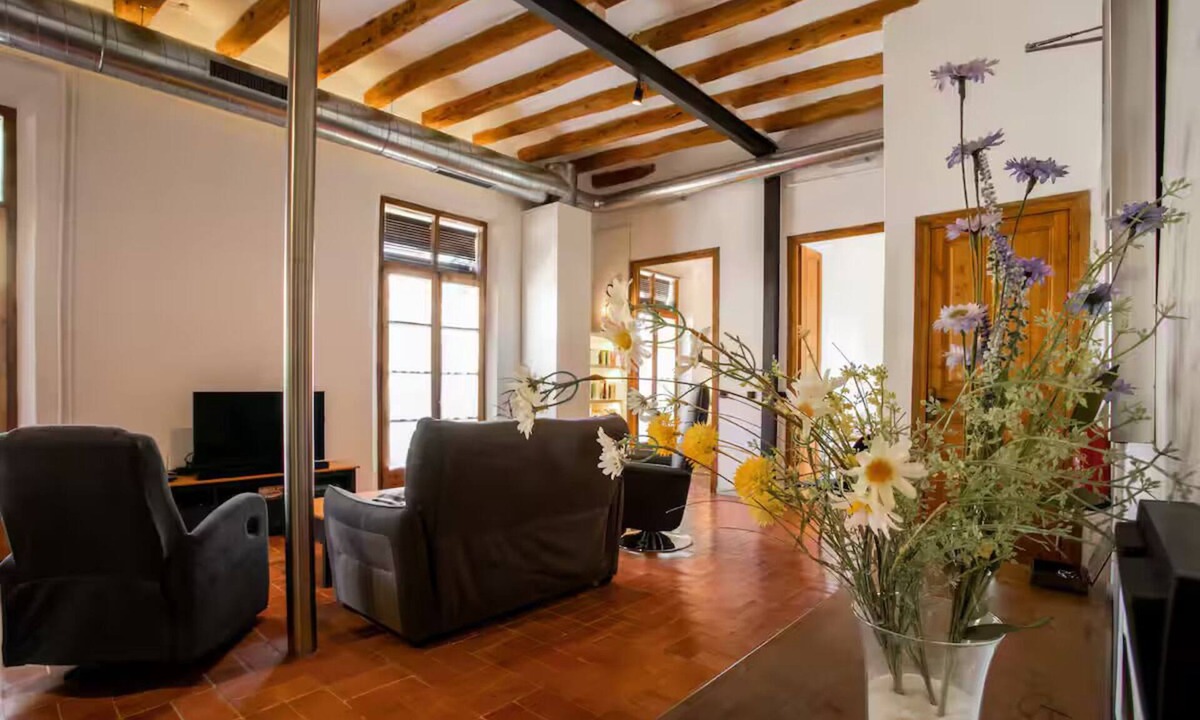Barbera de la Conca House | Hidden Gem: Wine Village Rooftop Retreat