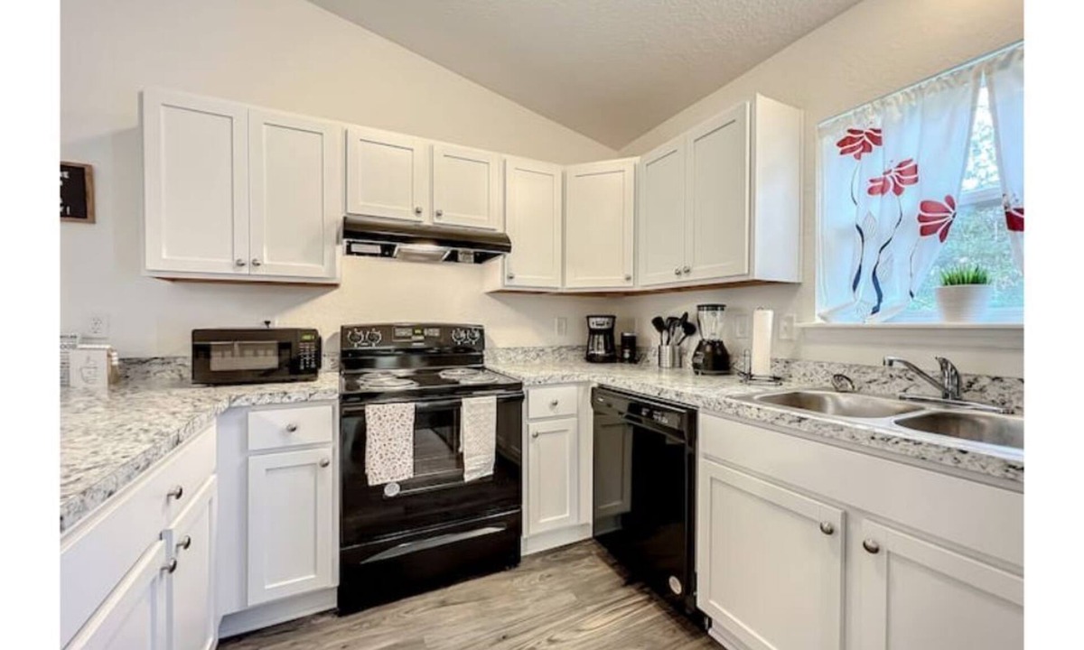 Silver Springs Shores House | Hidden Gem in Ocala: Escape to Serenity and Quiet
