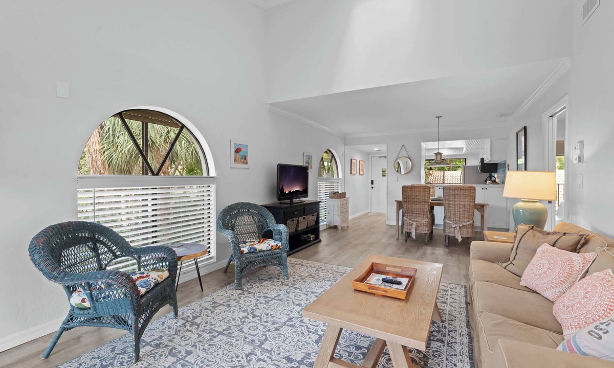 Central Naples Condo | Hidden Gem - Refurbished Central Naples Location