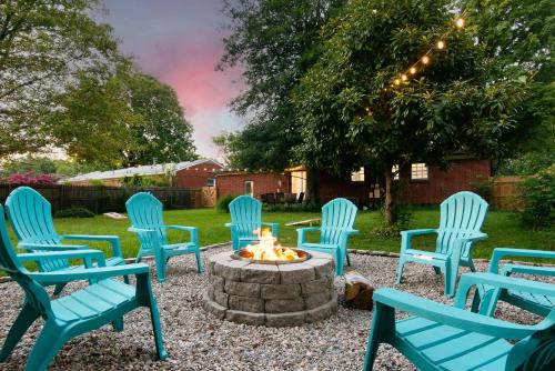 Hikes Point House | Hidden Gem- Stylish Comfort Prime Location Family Friendly