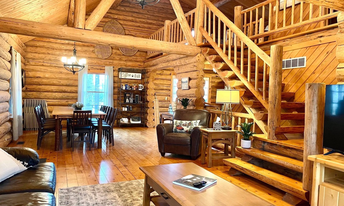 Middlebury House | Hidden Log Cabin Hot Tub Ping Pong Family