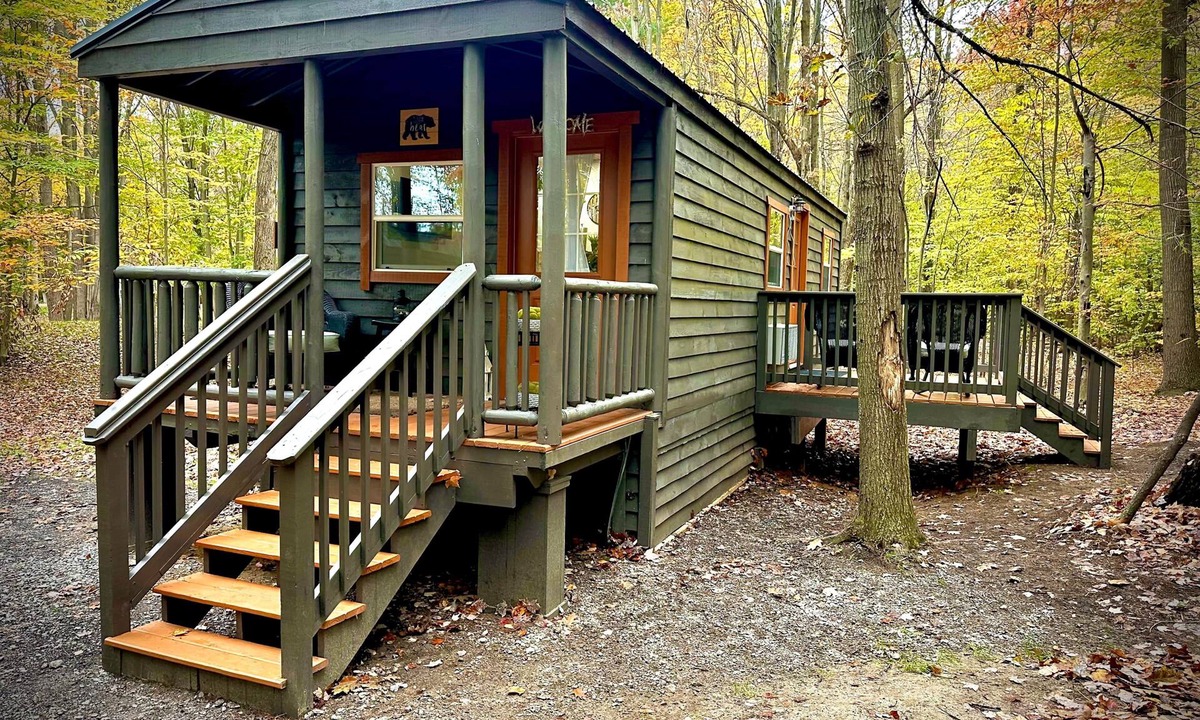 Birch Run Township Cabin | Hidden Oaks Cabin Resort | Little Bear | Unit 2