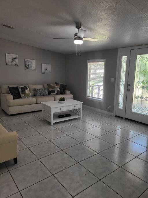 Gibsonton House | Hidden Oaks